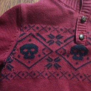 Skull‎ sweater